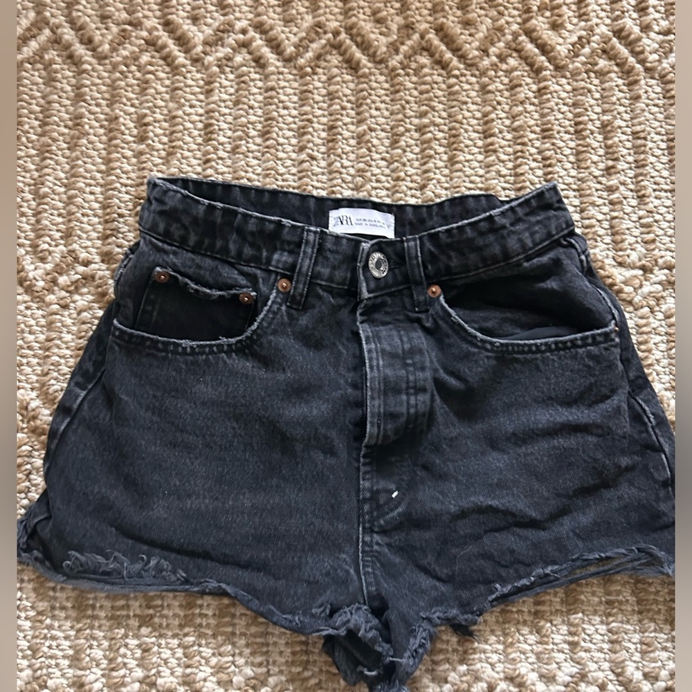 Zara black highwaisted button shorts size 4